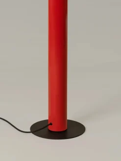 Tatu Alta Gulvlampe, pure red fra Santa and Cole<Santa & Cole Discount