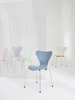 70th Anniversary Edition 3107 Spisebordsstol, 7:14 AM Green af Arne Jacobsen<Fritz Hansen