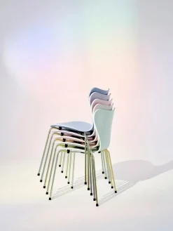 70th Anniversary Edition 3107 Spisebordsstol, 7:14 AM Violet af Arne Jacobsen<Fritz Hansen Online