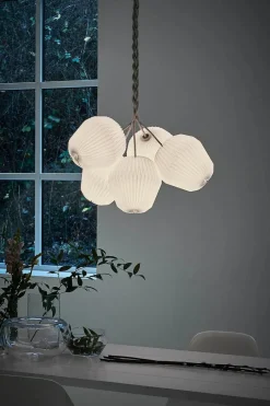 The Bouquet Pendel, medium fra<Le Klint Discount