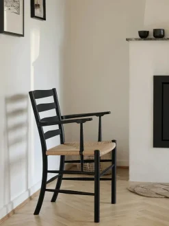 The Klint Armchair, sortlakeret eg fra<Fredericia Furniture Discount