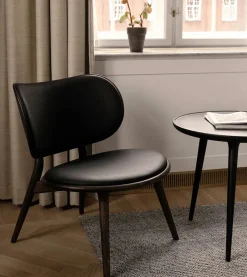 The Lounge Chair, mat lakeret eg med naturfarvet læder fra<Mater Sale