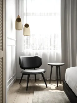 The Lounge Chair, mat lakeret eg med naturfarvet læder fra<Mater Sale