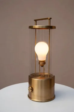 The Muse Portable Lampe, Solid Brass fra<Tala Hot