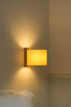 TMM Corto Væglampe, valnød fra Santa and Cole<Santa & Cole Outlet