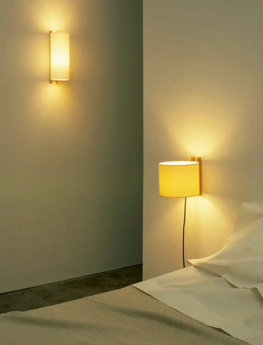 TMM Corto Væglampe, valnød fra Santa and Cole<Santa & Cole Outlet