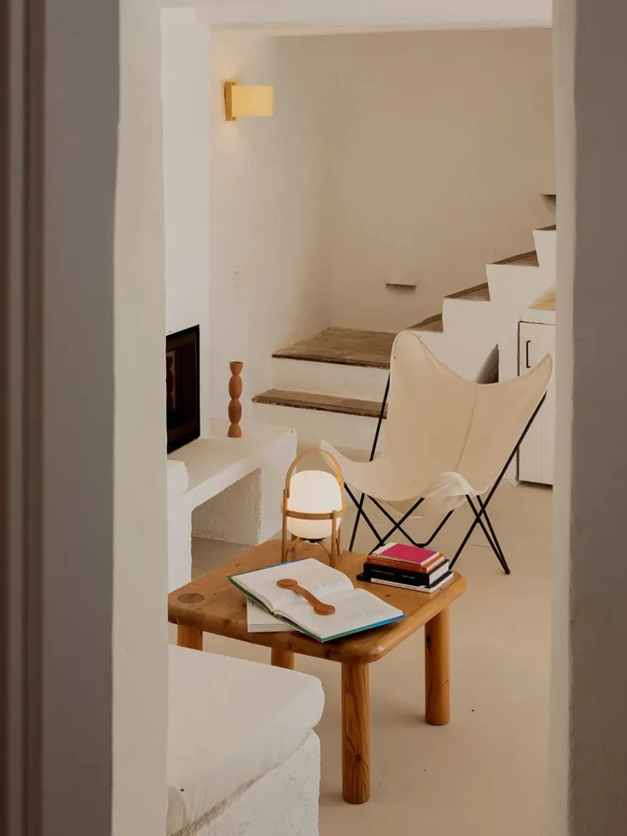 TMM Corto Væglampe, valnød fra Santa and Cole<Santa & Cole Outlet