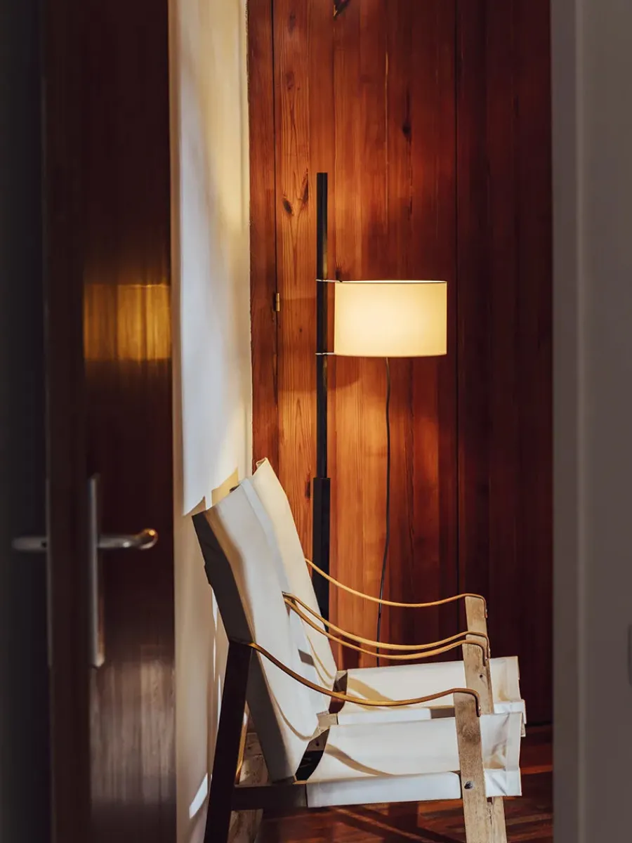 TMM Gulvlampe, sort eg fra Santa and Cole<Santa & Cole Sale