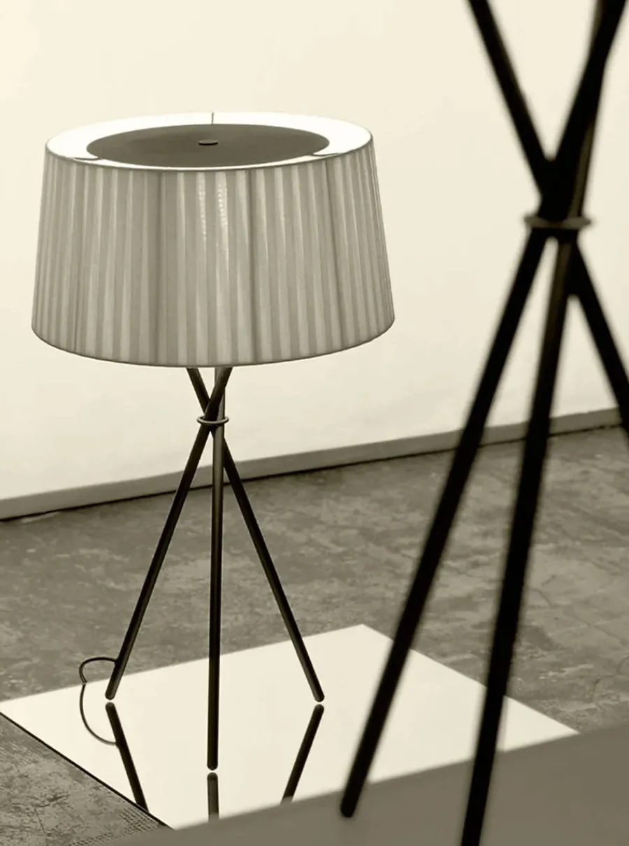 Tripode Bordlampe, sort fra Santa and Cole<Santa & Cole Sale