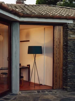 Tripode Gulvlampe fra Santa and Cole, red-amber (G5)<Santa & Cole New