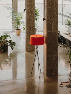 Tripode Gulvlampe fra Santa and Cole, bretona stripe (G5)<Santa & Cole Clearance