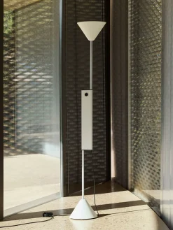 Twist Floor Lamp fra<HAY New