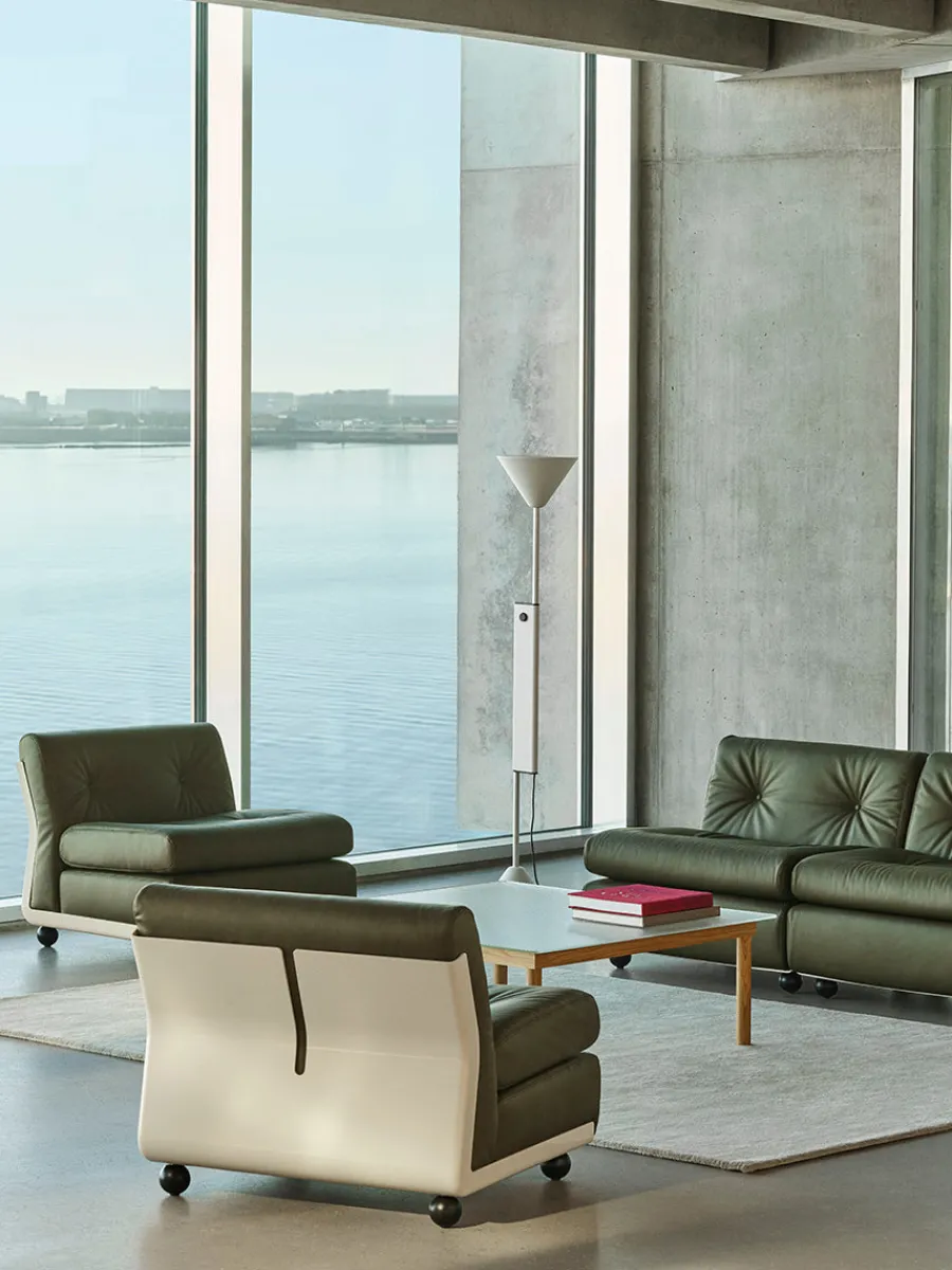 Twist Floor Lamp fra<HAY New