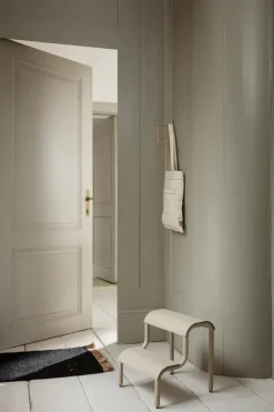 Up Step Stool fra<Ferm Living Hot