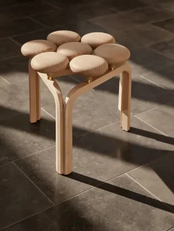 Utzon Stool fra<Fritz Hansen New