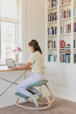 Variable Stol, light brown/vidar fra Varier Furniture<Variér Discount