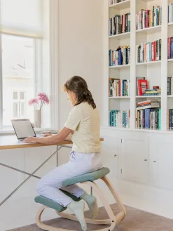 Variable Stol, light brown/vidar fra Varier Furniture<Variér Discount