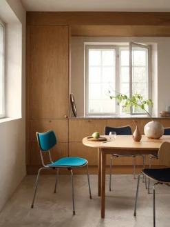 Vega Stol, mood 01104/krom fra<Carl Hansen & Søn Online