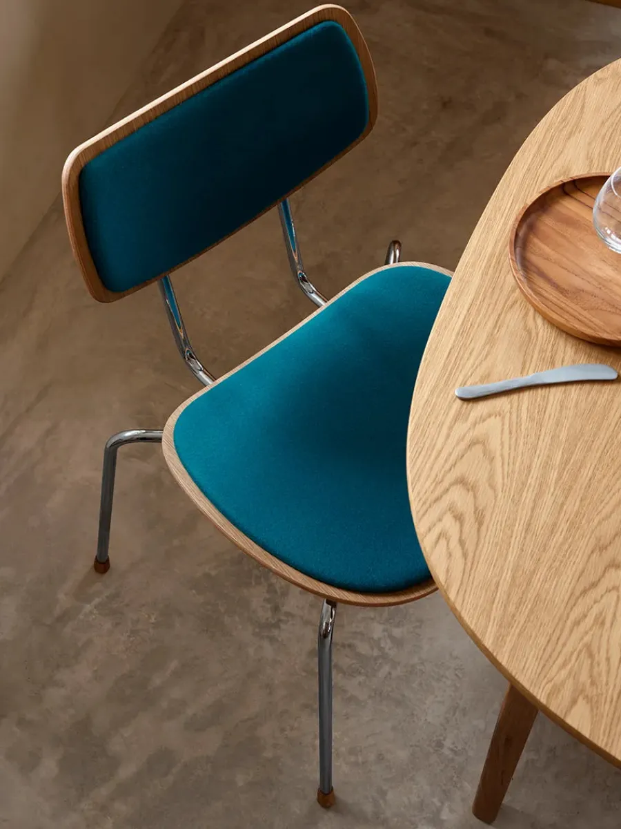 Vega Stol, mood 01104/krom fra<Carl Hansen & Søn Online