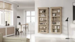 Væghængt Vitrineskab N4, light oak fra<Lindebjerg Design Hot