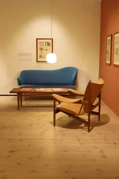 Vægsofa af Finn Juhl<House of Finn Juhl Sale