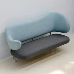 Vægsofa af Finn Juhl<House of Finn Juhl Sale