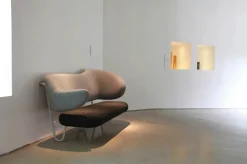 Vægsofa af Finn Juhl<House of Finn Juhl Sale