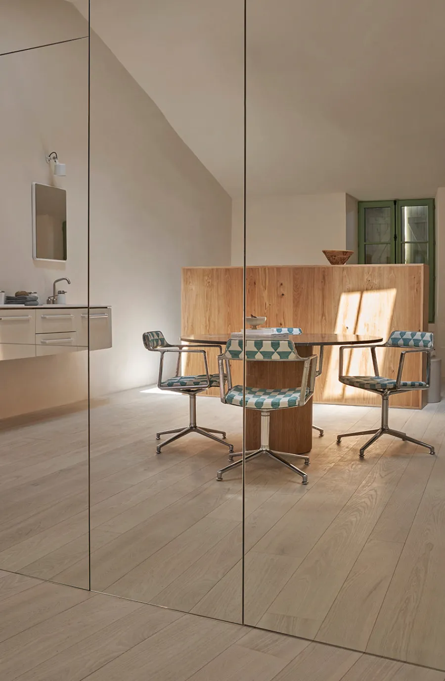 452 Swivel Chair, Lagrasse fra<Vipp Outlet