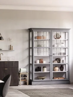 Vitrineskab Classic V2, hvid fra<Lindebjerg Design