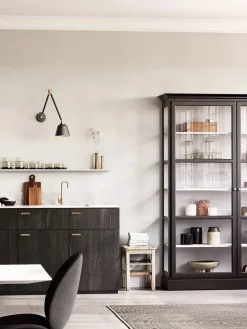 Vitrineskab Classic V2, sort fra<Lindebjerg Design New