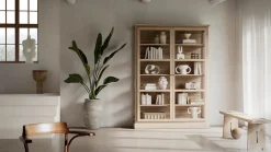 Vitrineskab N2, light oak fra<Lindebjerg Design