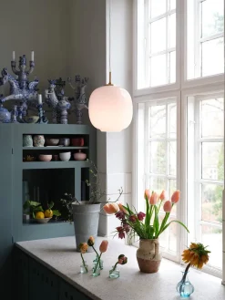 VL45 Radiohus Pale Rose Pendel 250 fra<Louis Poulsen