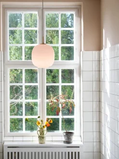 VL45 Radiohus Pale Rose Pendel 250 fra<Louis Poulsen