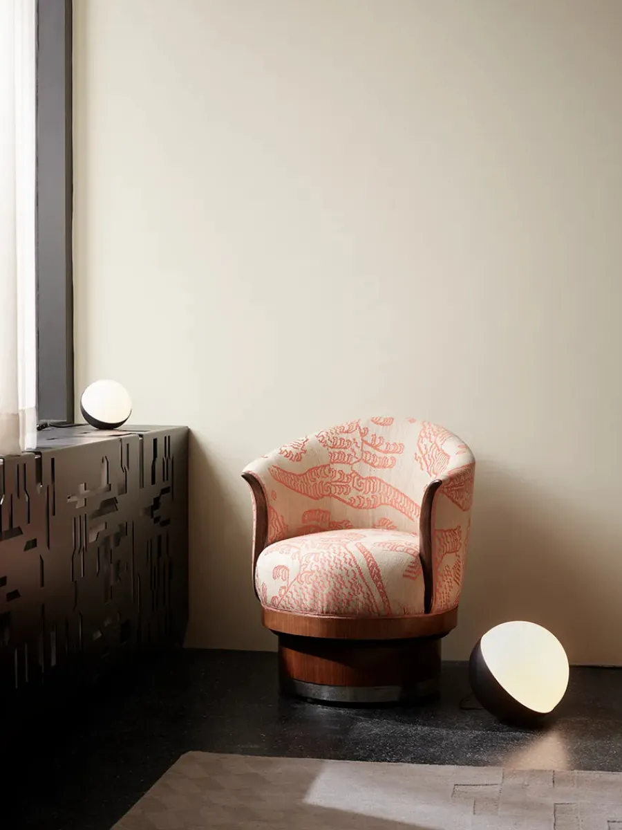 VL Studio bord/gulv fra<Louis Poulsen New