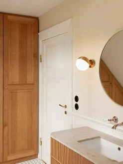 VL Studio væg fra<Louis Poulsen Outlet