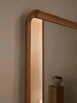 VLA62 Radiohusspejl fra<Carl Hansen & Søn Clearance