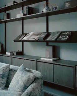 Wall Shelf Cabinet Low w. Doors fra<New Works