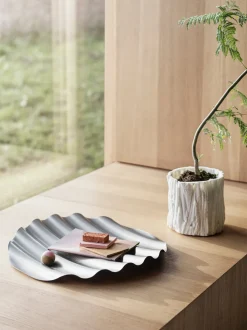 Wave Tray fra<Muuto Online