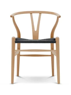 Y-stol CH24, Bøg olie med sort flet af Hans J. Wegner<Carl Hansen & Søn Online