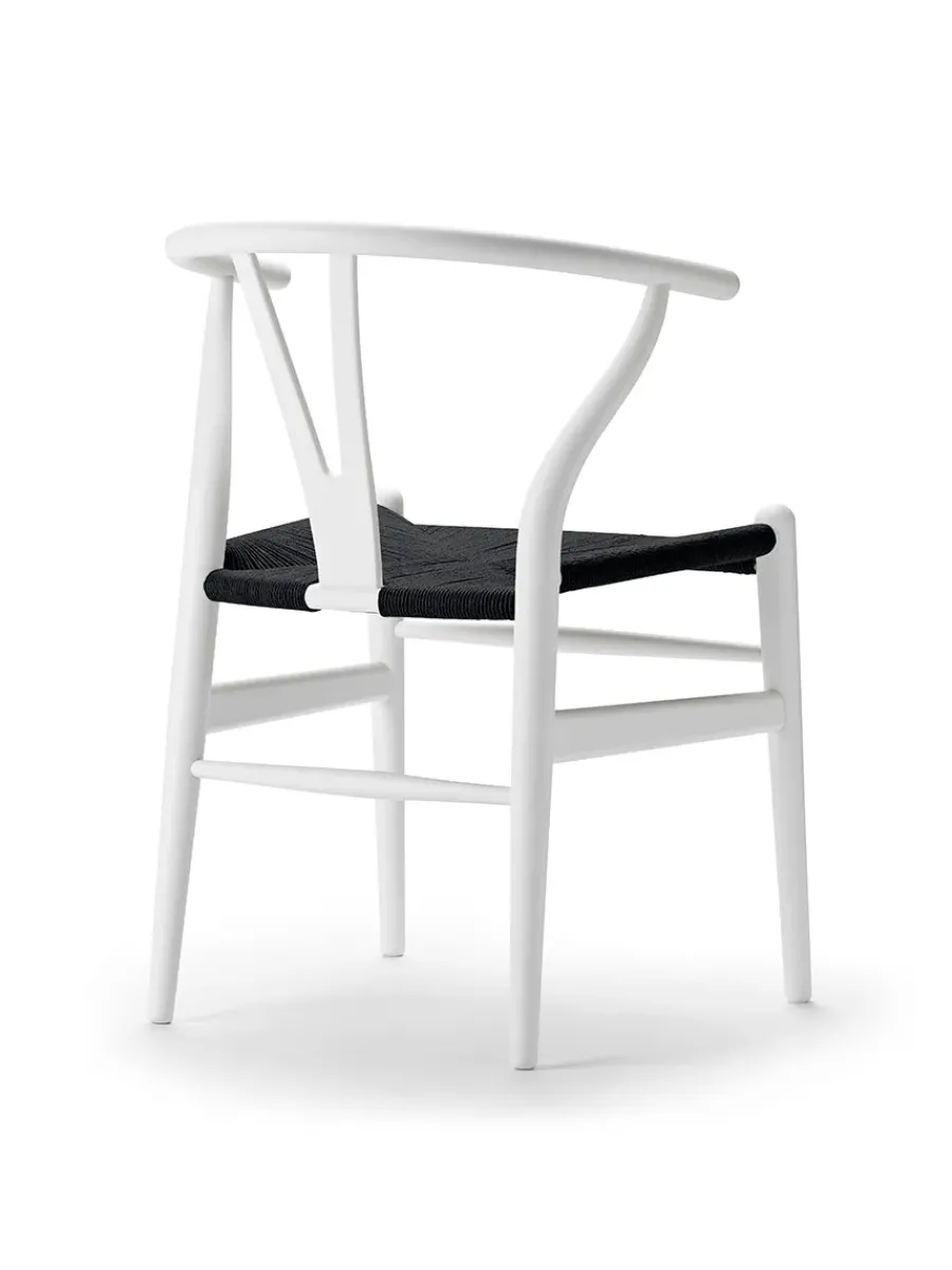 Y-stol CH24 Soft Natural White med sort flet af Hans J. Wegner<Carl Hansen & Søn Clearance