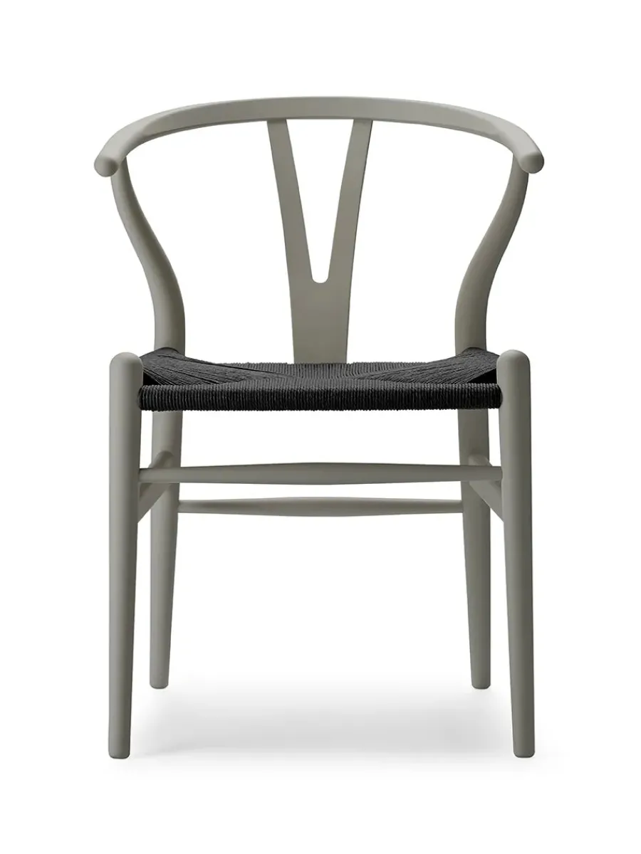 Y-stol CH24 Soft Natural White med sort flet af Hans J. Wegner<Carl Hansen & Søn Clearance