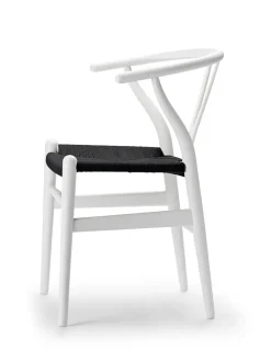 Y-stol CH24 Soft Natural White med sort flet af Hans J. Wegner<Carl Hansen & Søn Clearance