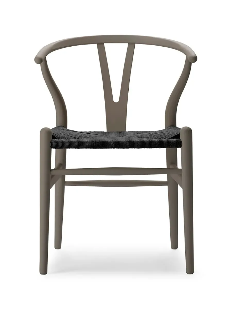 Y-stol CH24 Soft Natural White med sort flet af Hans J. Wegner<Carl Hansen & Søn Clearance