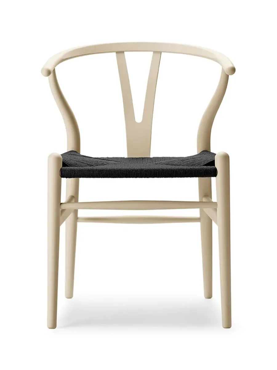 Y-stol CH24 Soft Natural White med sort flet af Hans J. Wegner<Carl Hansen & Søn Clearance