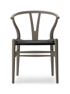Y-stol CH24 Soft Pewter med sort flet af Hans J. Wegner<Carl Hansen & Søn Clearance