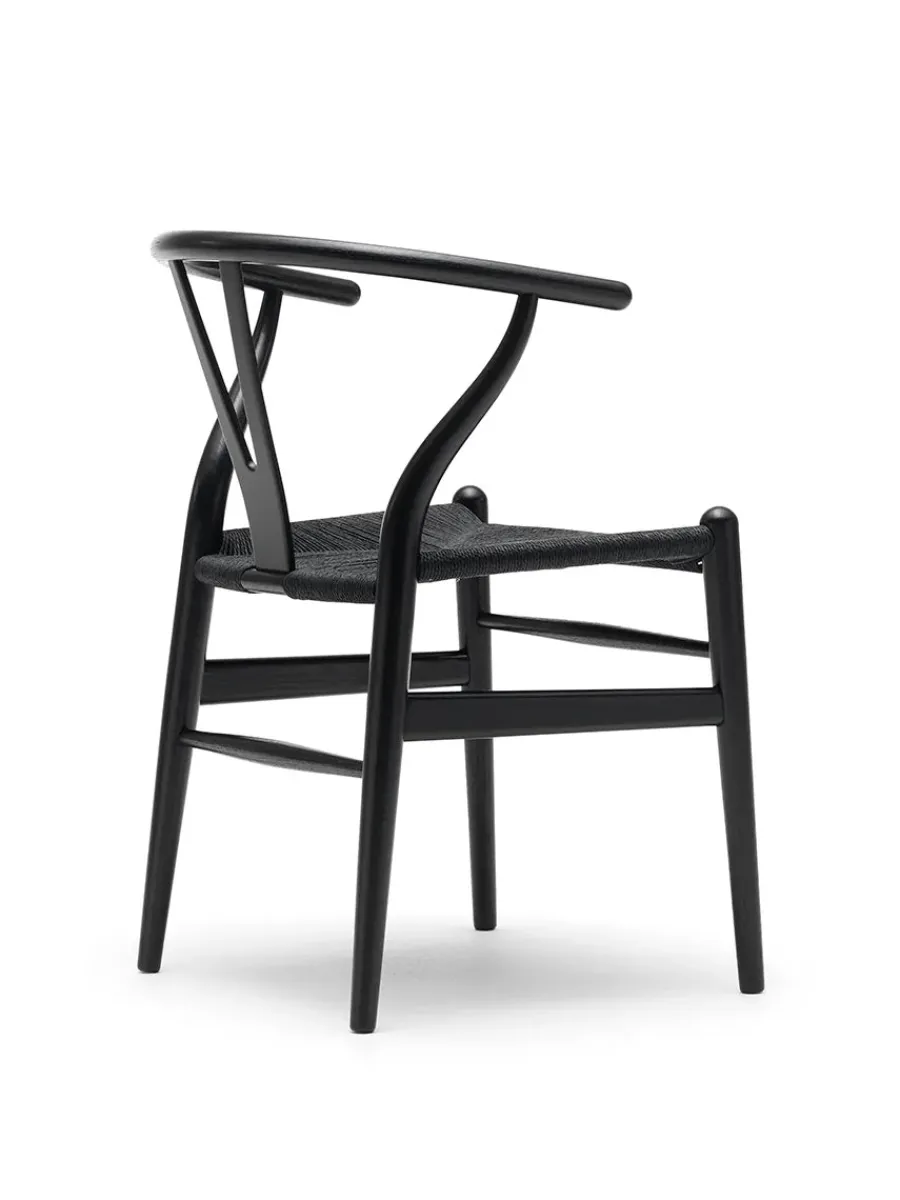 Y-stol CH24, sort eg med sort flet af Hans J. Wegner<Carl Hansen & Søn