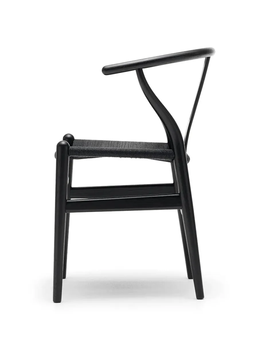 Y-stol CH24, sort eg med sort flet af Hans J. Wegner<Carl Hansen & Søn