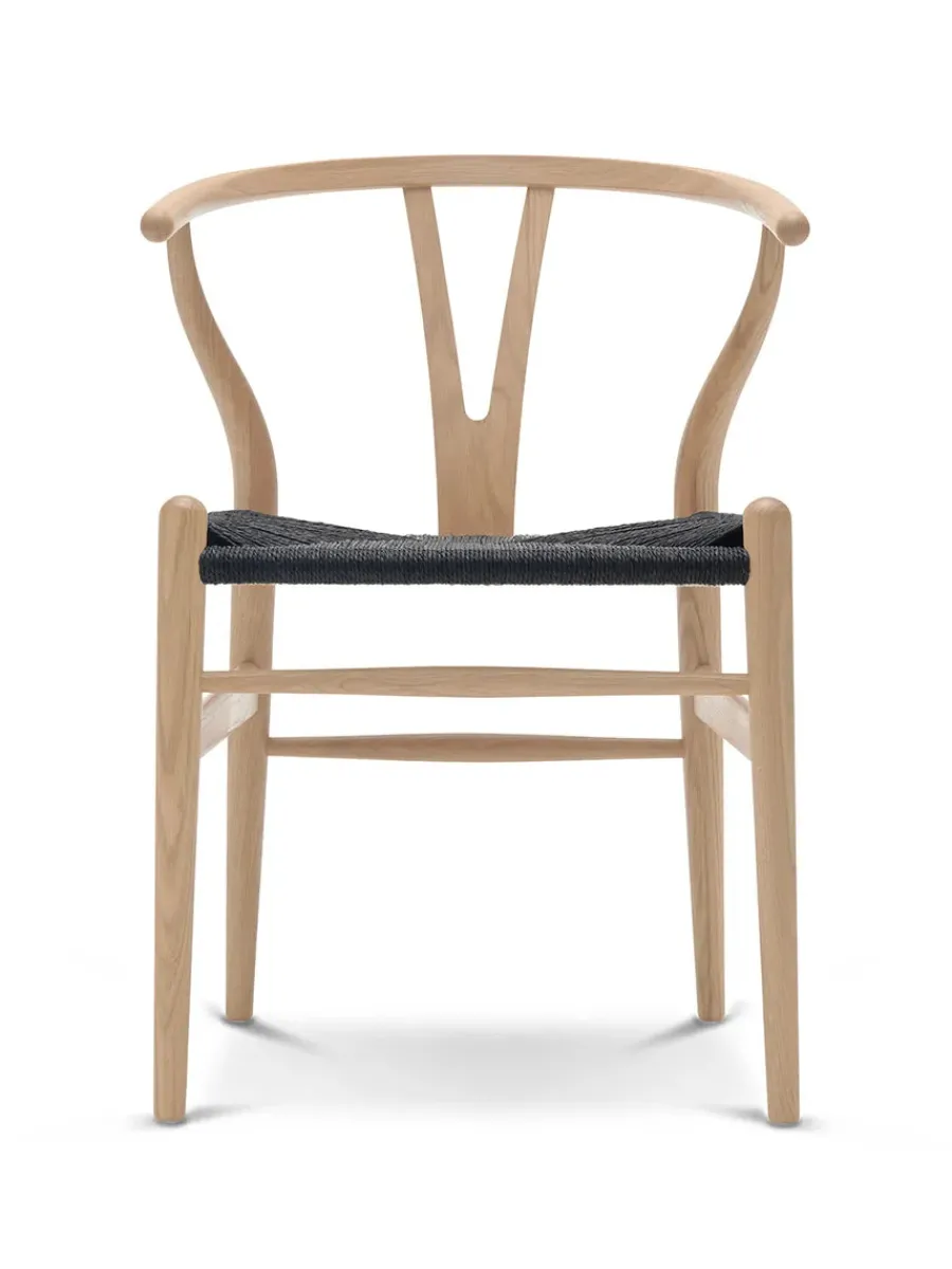 Y-stol CH24, sort eg med sort flet af Hans J. Wegner<Carl Hansen & Søn