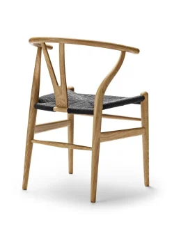 Y-stol CH24, sort eg med sort flet af Hans J. Wegner<Carl Hansen & Søn