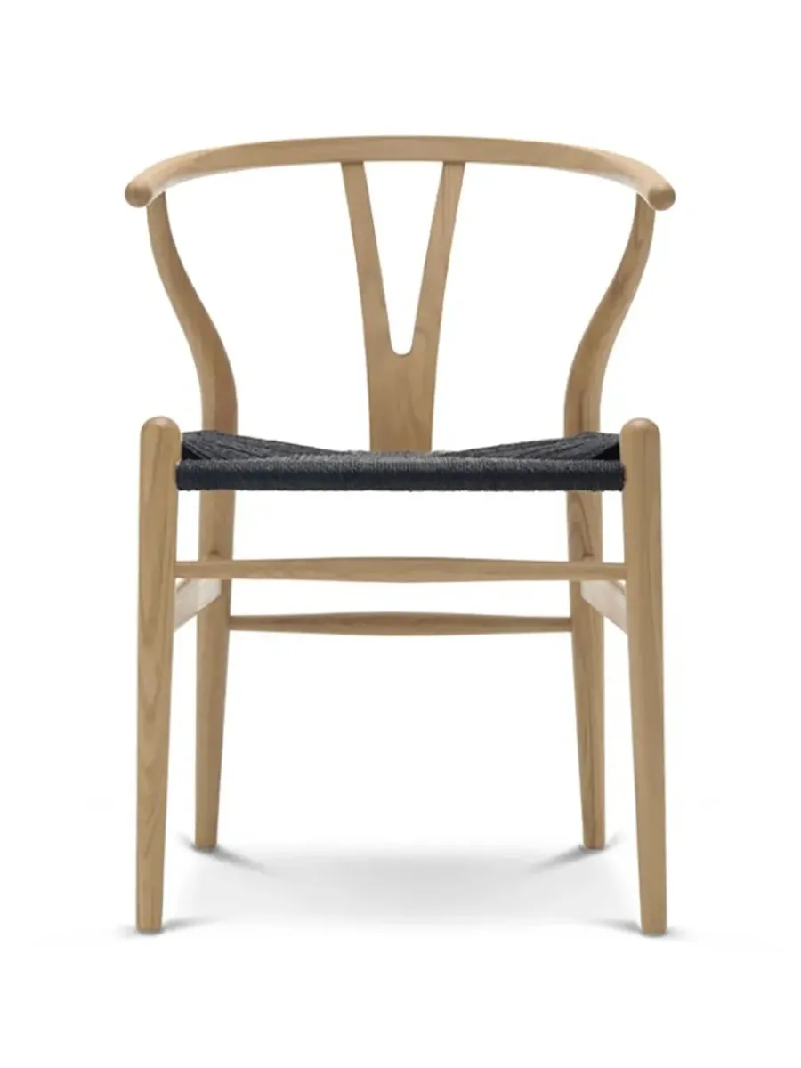 Y-stol CH24, sort eg med sort flet af Hans J. Wegner<Carl Hansen & Søn